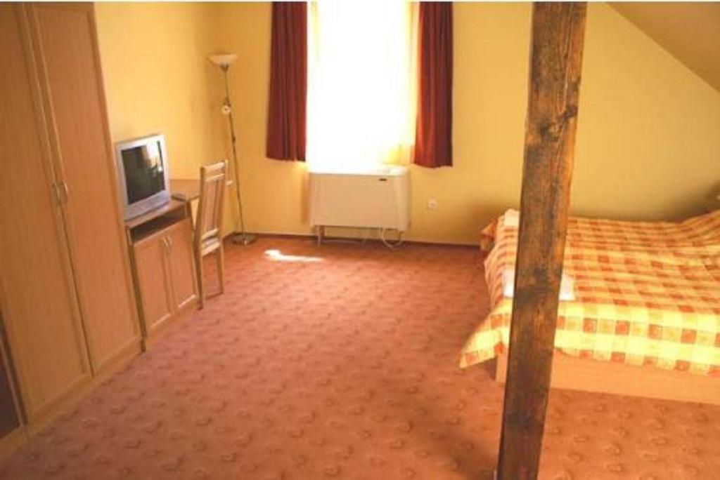 Turul Etterem Es Panzio Hotel Kaposvar Bagian luar foto