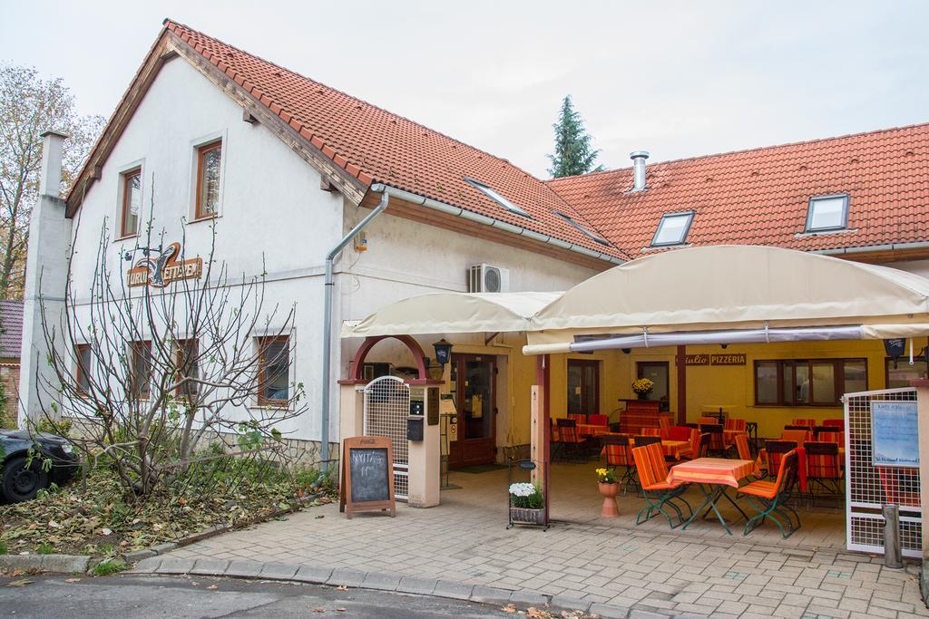 Turul Etterem Es Panzio Hotel Kaposvar Bagian luar foto
